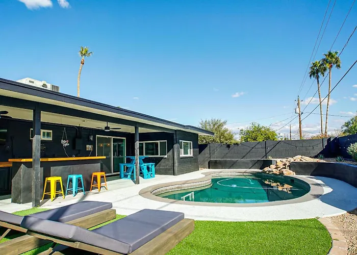 Luxury 3 Bedroom Home With Relaxing Pool