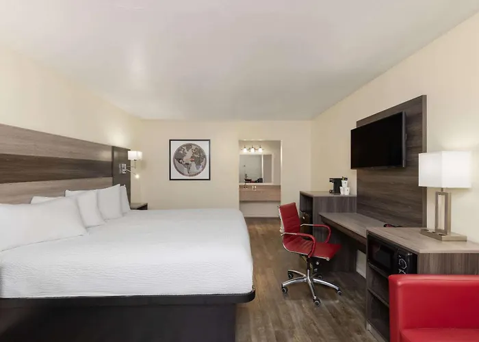 Ramada By Wyndham Kingman