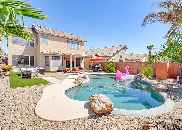 Outdoor Oasis! Family-Friendly North Phoenix Home