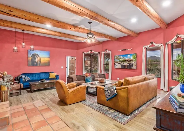 Stunning Secluded Ranch, Sleeps 6 Comfortably, Pool & Jacuzzi