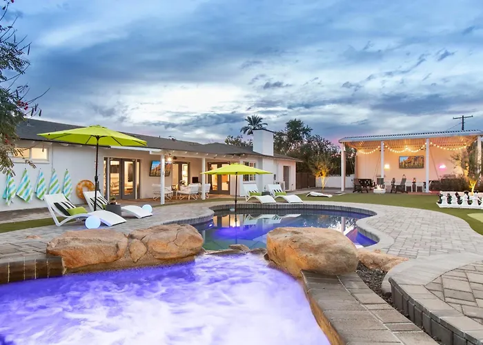 Hotel Homes - The Camelback Manor
