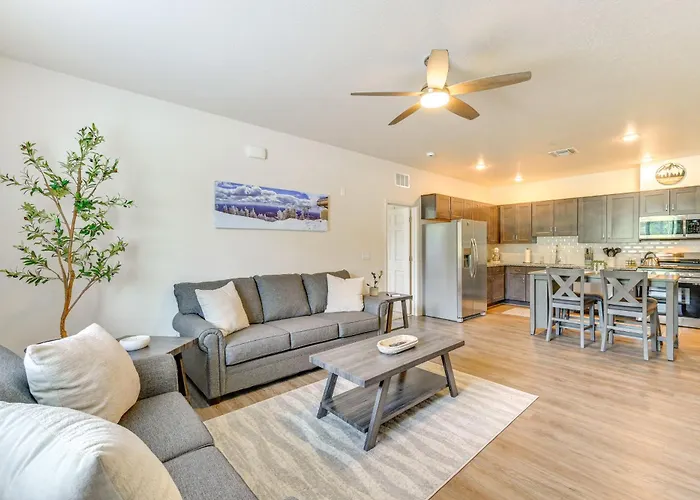 2 Mi To Dtwn & Nau: Flagstaff Condo W/ Patio!