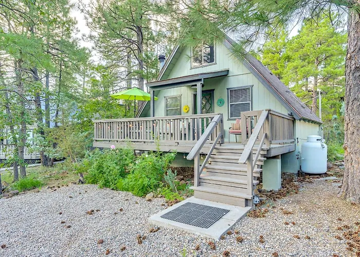 Deck&Grill A-Frame Cabin in Munds Park!