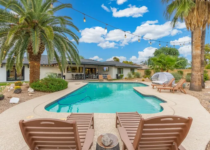 6 Bed Luxury Heated Pool