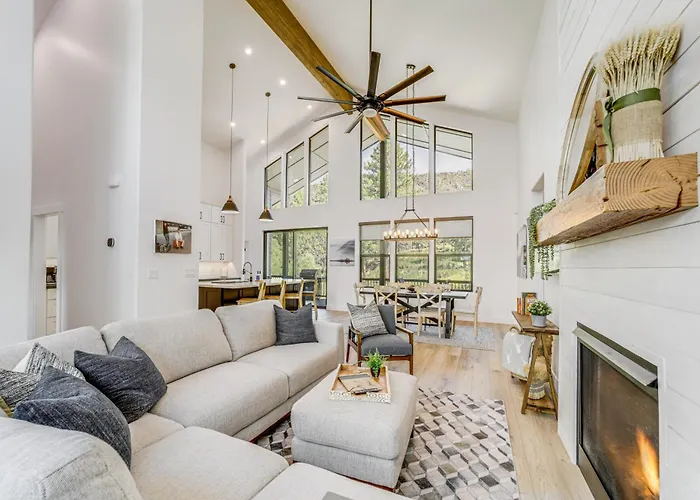 Luxe Pine Home W/ Tonto National Forest Access!