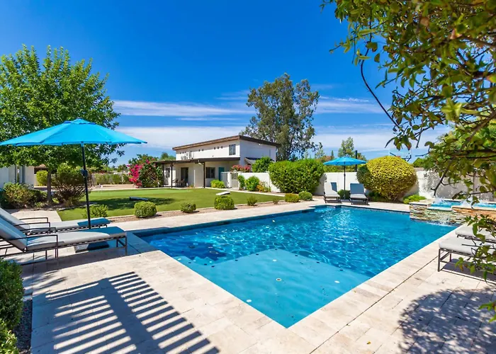 Charming Desert Villa & Casitas With Sportcourt & Pool