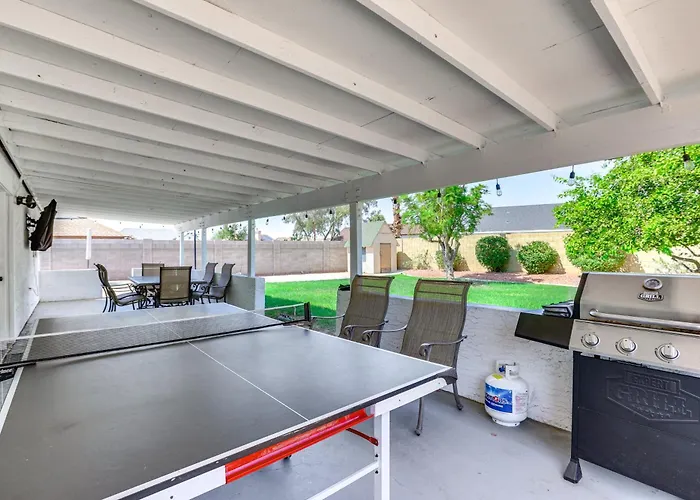 Pool, Basketball + Bbq! Glendale Group Getaway
