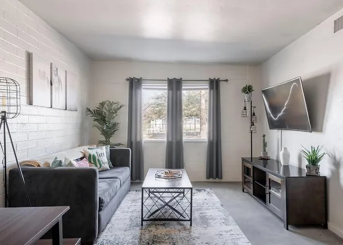 2Br 6 Min To Uofa Bbq, Sunshine & Cozy Vibes!