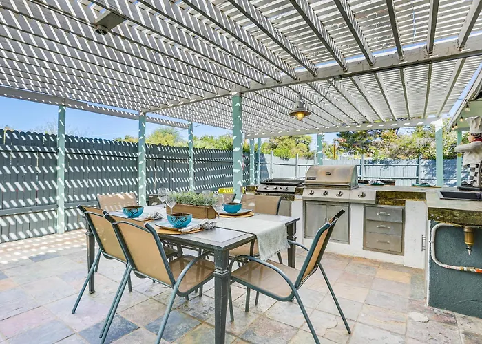 Bar & Fire Pit: Pet-Friendly Phoenix 'La Casita'