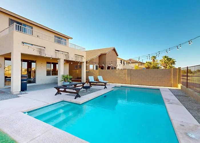Hot Tub & Game Room: Poolside Paradise In Phoenix!