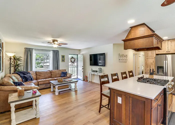 Near Woodland Lake Park: Home W/ Fire Pit!