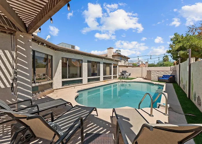 Relaxing 5Br W Heated Pool, Billiards & Foosball