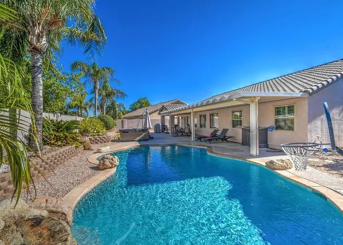 Heated Pool, Hot Tub, Pool Table, 4 Bedrooms