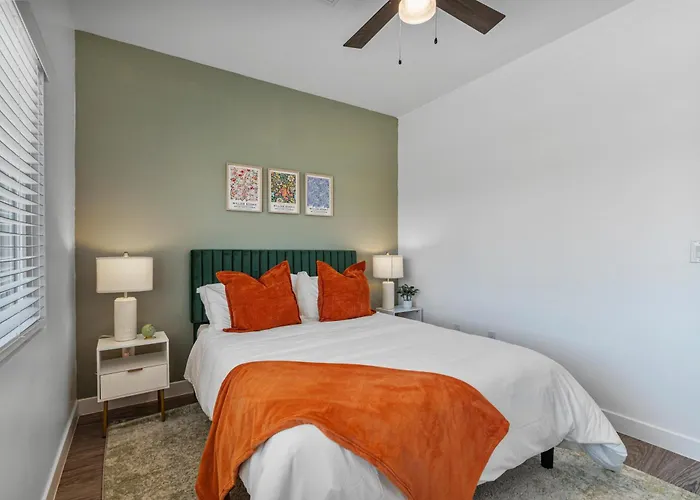 Stylish Phoenix Suite By Zenia Stays - Central & Cozy Escape