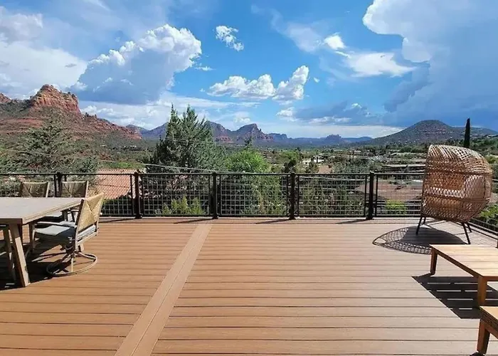 The Uptown Viewhouse - Big Redrock Views, Hottub