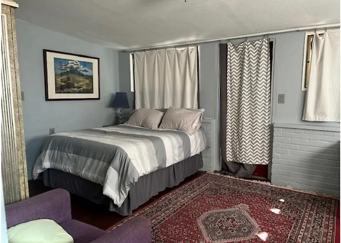 Private Room With Private Bath, Entrance And Kitchenette