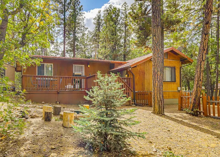 4 Mi To Rainbow Lake! Cozy Forest-View Gem W/ Deck