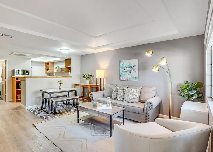 Pool & Hot Tub: Updated Tucson Condo W/ Workspace