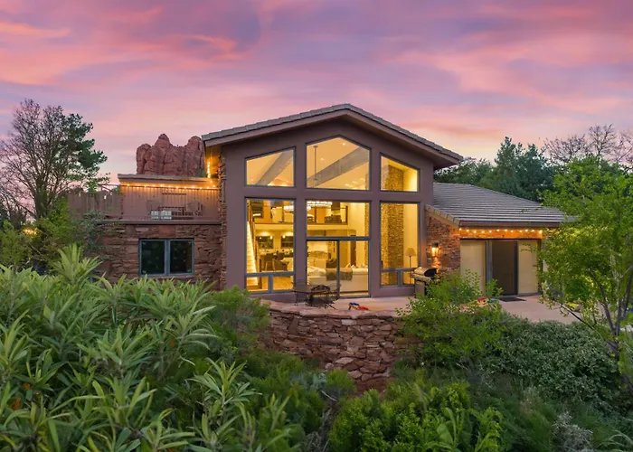 Beautiful Upscale Home With Views Of Cathedral Rock, A Stream, Lush Fruit Trees