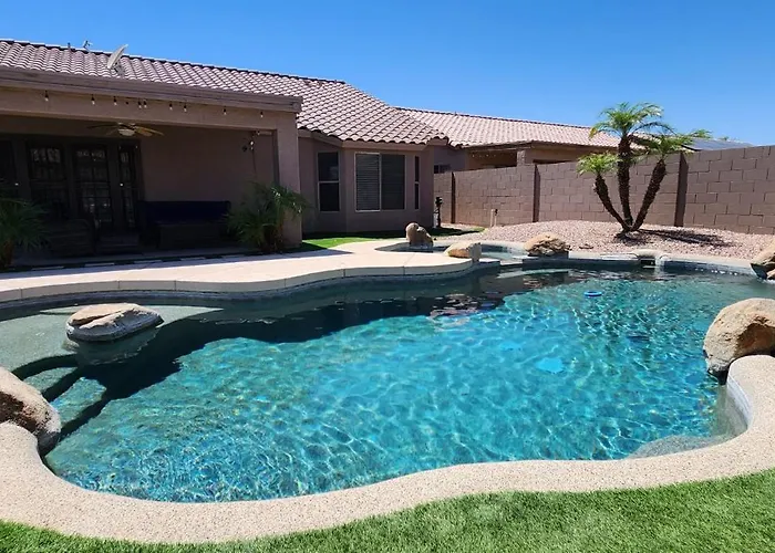 Cozy Spacious House, Pool Heater, Spa, Firepit