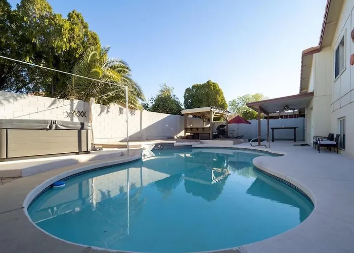 Spacious House With Pool Heater, Hot Tub, Billiards
