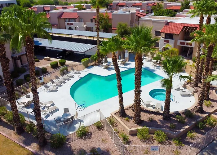 Condo With Heated Pool, Hot Tub, Near Walking Paths