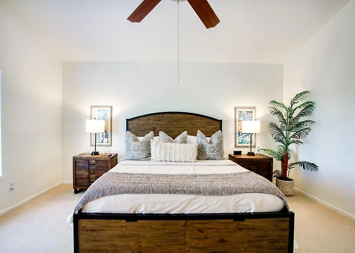 Upscale Phoenix Abode Walk To South Mountain Park