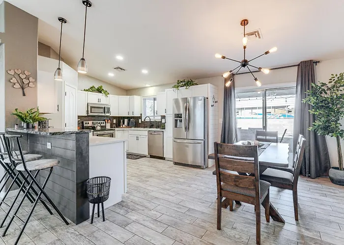 3 Mi To London Bridge: Home W/ Patio & Grill!
