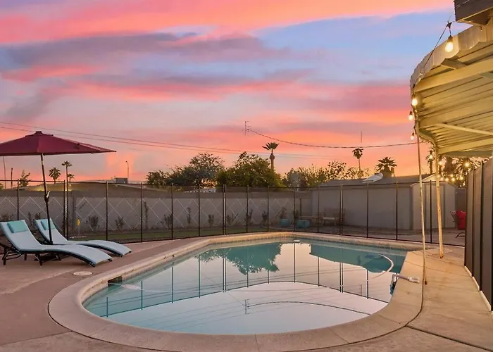 Heart Of Phoenix Home - Pool - Foosball - Golf
