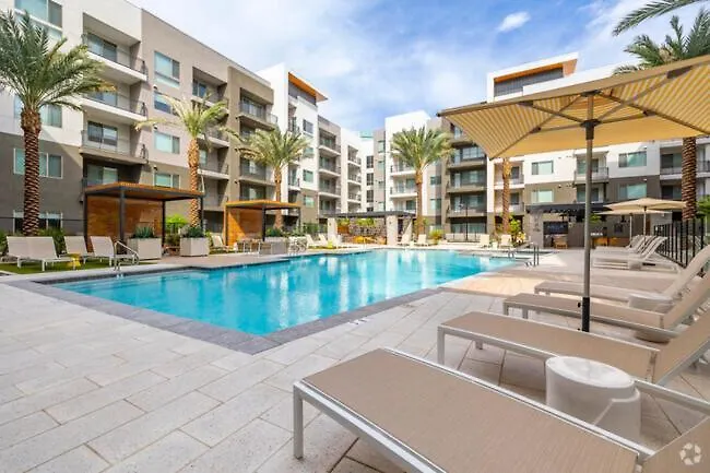 Spacious Resort Style 2Bedroom 2Bath Oasis Pool Gym Desert Ridge