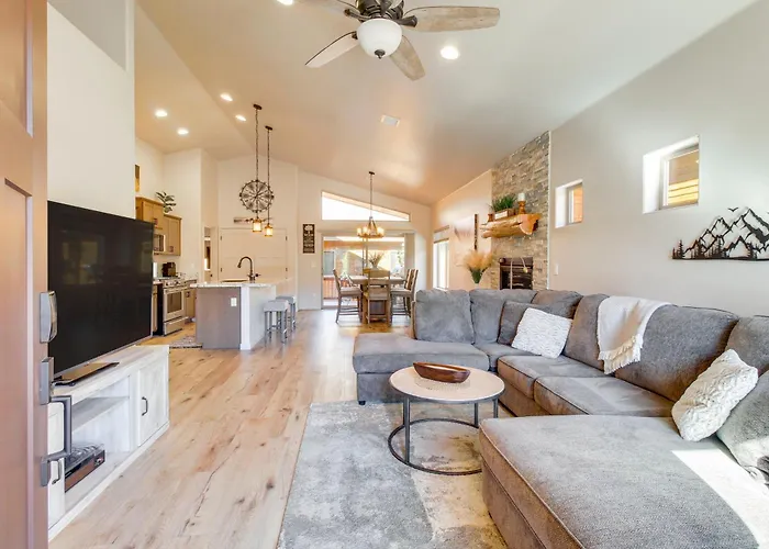 Walk To Rainbow Lake: High Country Retreat W/ Deck