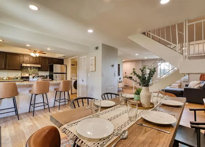 The Scott Casa - Walkable To Old Town Scottsdale, Vibrant Space, Inviting Patio!