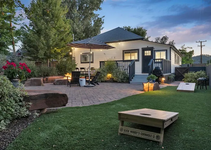 Gorgeous Home-Amazing Yard-Fire Pit-Walk To Town