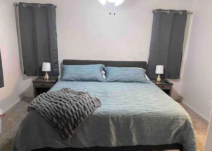 Welcome To Our Charming Cottage In Goodyear, Az!