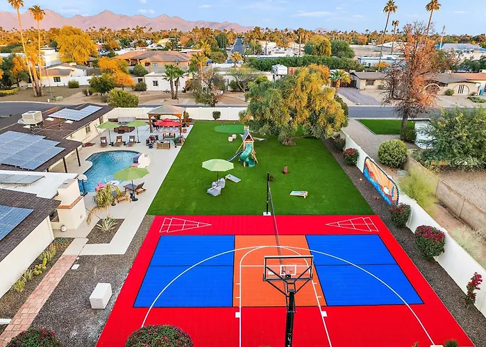 6 Bedroom W Sport Court Pool Playground Hot Tub Arcade