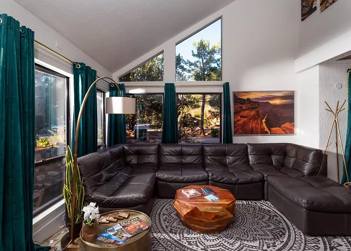 Luxe Boutique-Style Home W/Indoor Hot Tub