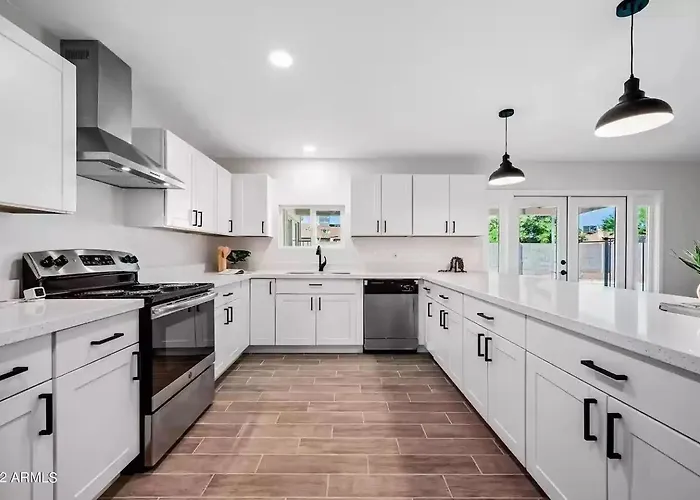 Peaceful Family Friendly 4 Bedroom Home With Pool