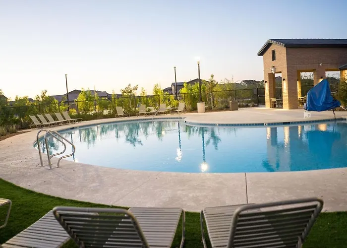 Spacious 3Br Home - Pool, Playground, Ev Station L2, Near Freeway, Free Parking