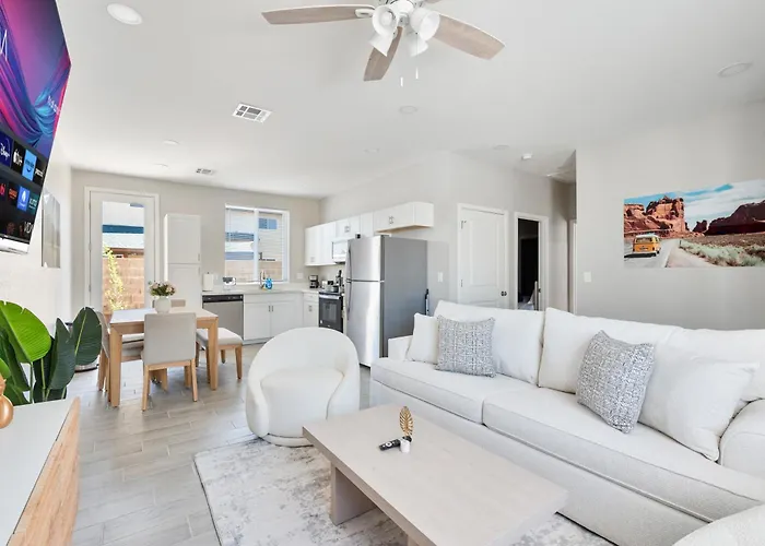 Spacious Two Bedroom Two Bathroom With Free Parking And Cozy Beds