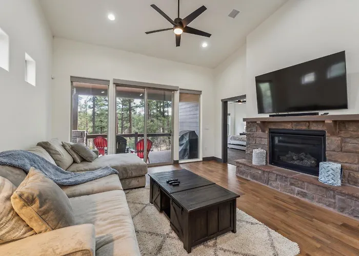 Scenic Golf Retreat With Modern Comforts & Fireplace Townhouse