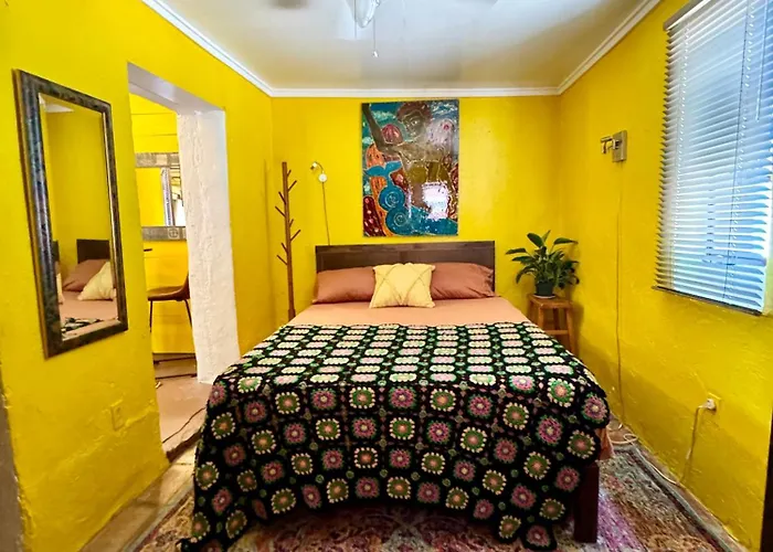 La Quirky Casita, Barrio Viejo
