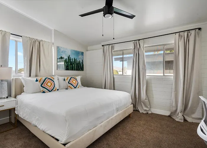 Chic & Modern 2B2B Suite In Scottsdale