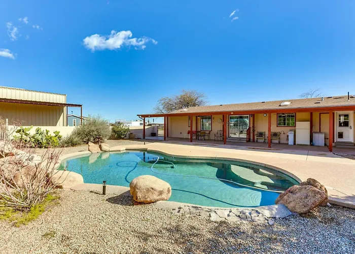 Furnished Patio! Group Desert Escape In Morristown