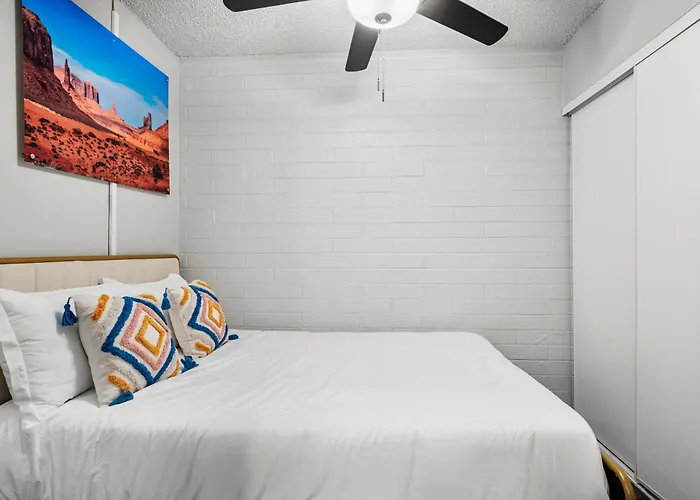 Stylish And Comfy 1B1B Studio Retreat In Old Town