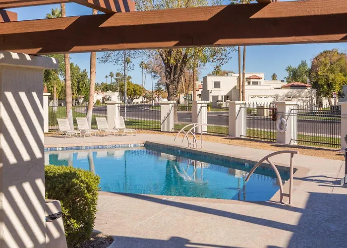 Cozy House Pool Spa Tennis & Pickleball Courts