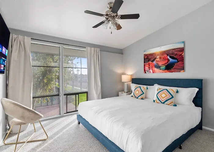 Cozy 2B2B With Free Parking In The Heart Of Scottsdale