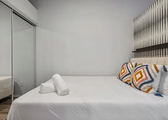 Elegant Studio Getaway In Old Town