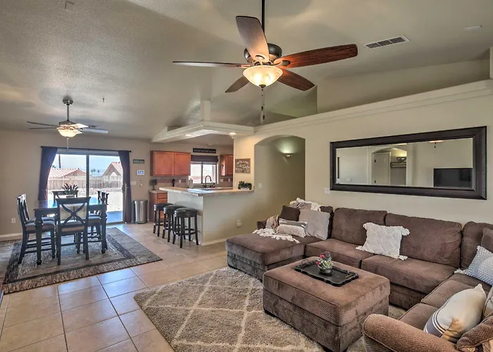 2 Mi To Beach: Lake Havasu Gem W/ Pool & Spa!