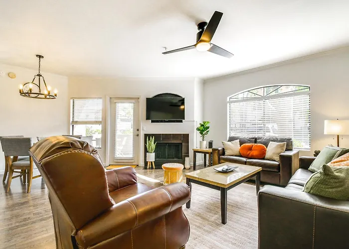 3 Mi To Tpc: Chic Condo W/ Pool Access & Grills