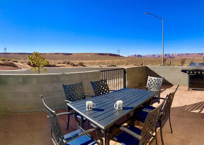 Local View Pet Friendly Boat Parking Close To Antelope Canyon Horseshoebend
